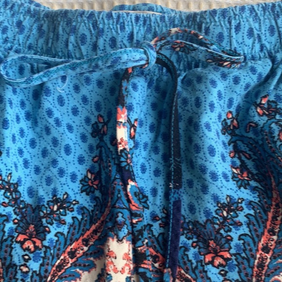 Hollister super cute flowing shorts size XS - Picture 2 of 8